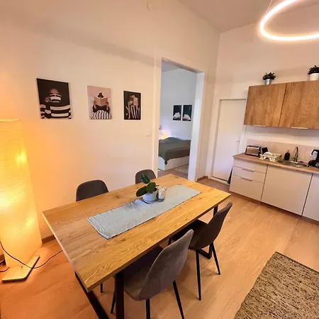 Tagas Veszprem Mellett Lägenhet